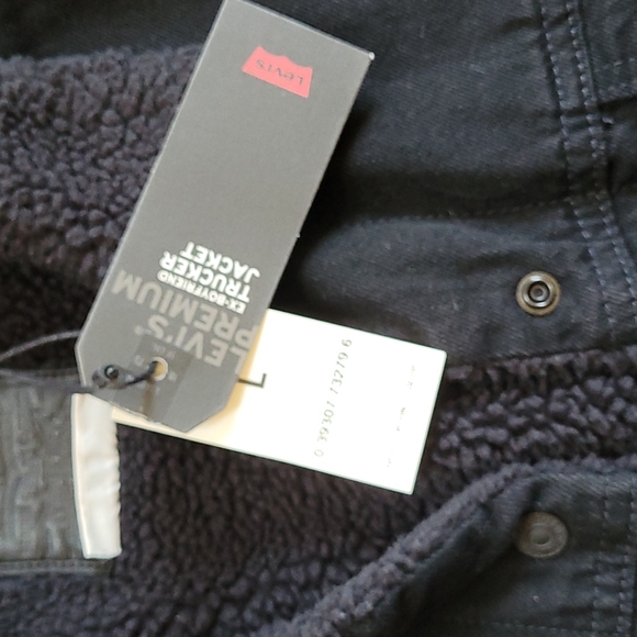 NWT Levi's Ex-Boyfriend Trucker Jacket - Picture 3 of 5